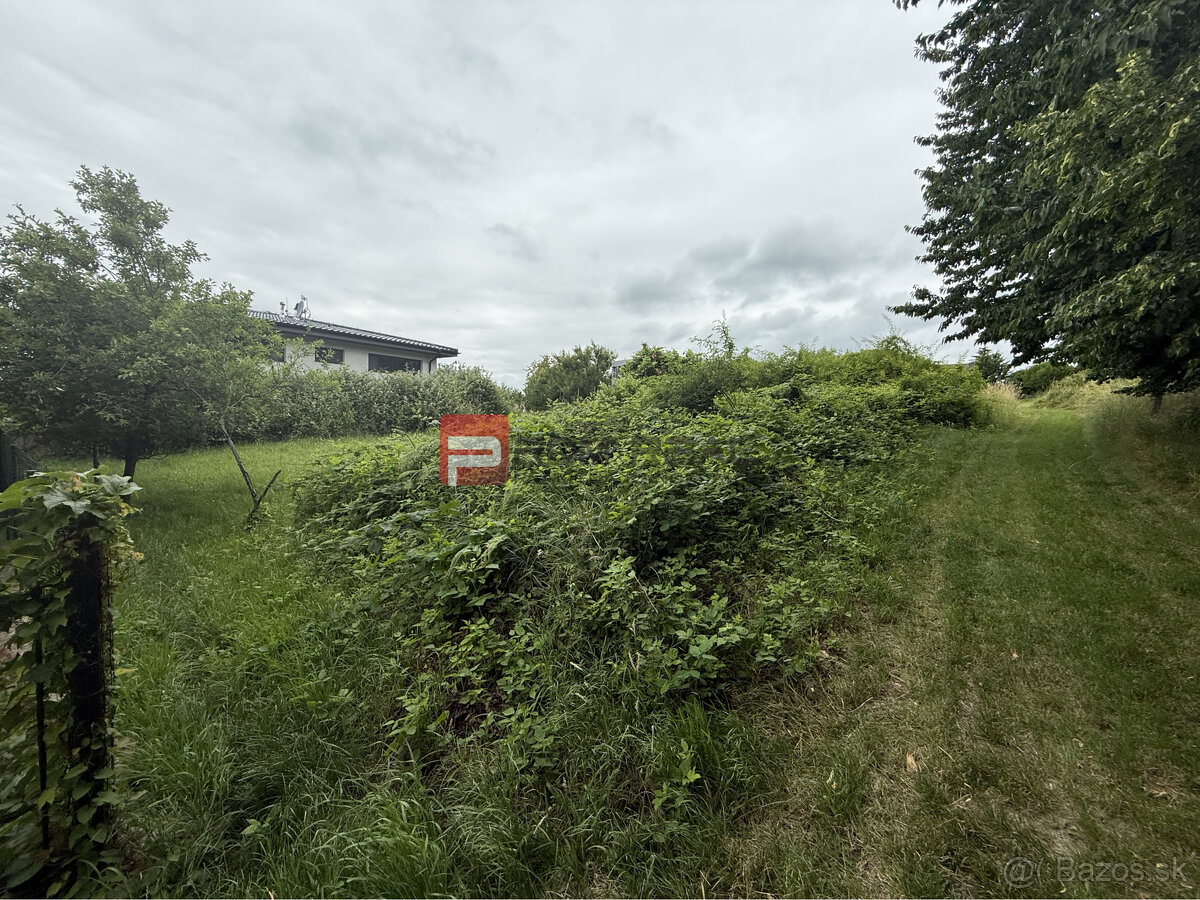 Rovinatý ideálny stavebný pozemok 848 m2 Marianka - 5