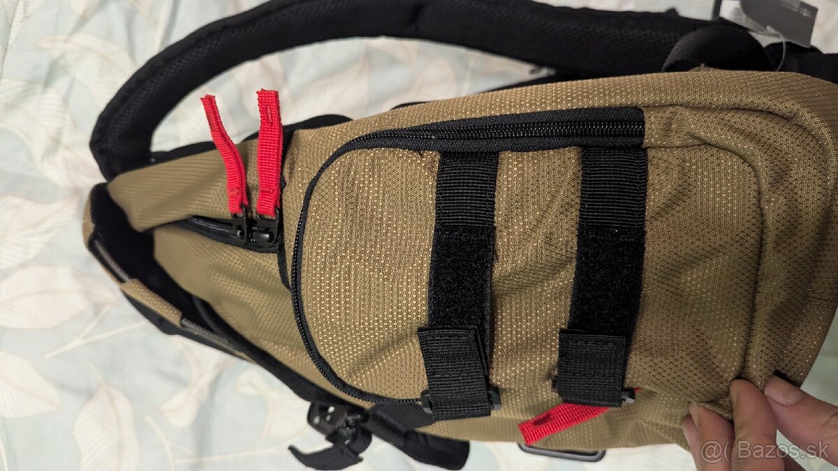 Predám úplne nový baťoh oakley 21l FOS901477-32 - 5