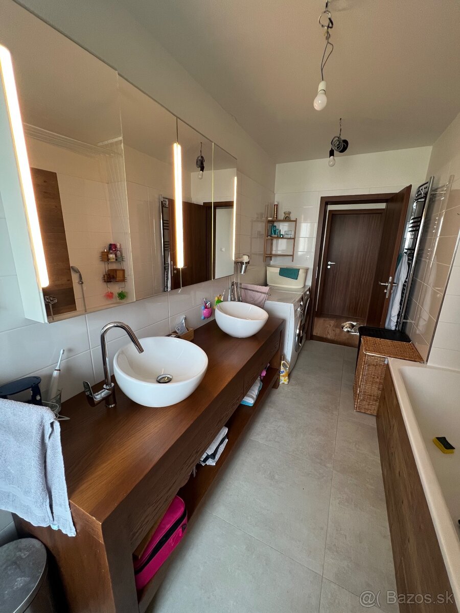 4izbovy 2podlazny dom s bazenom - 5