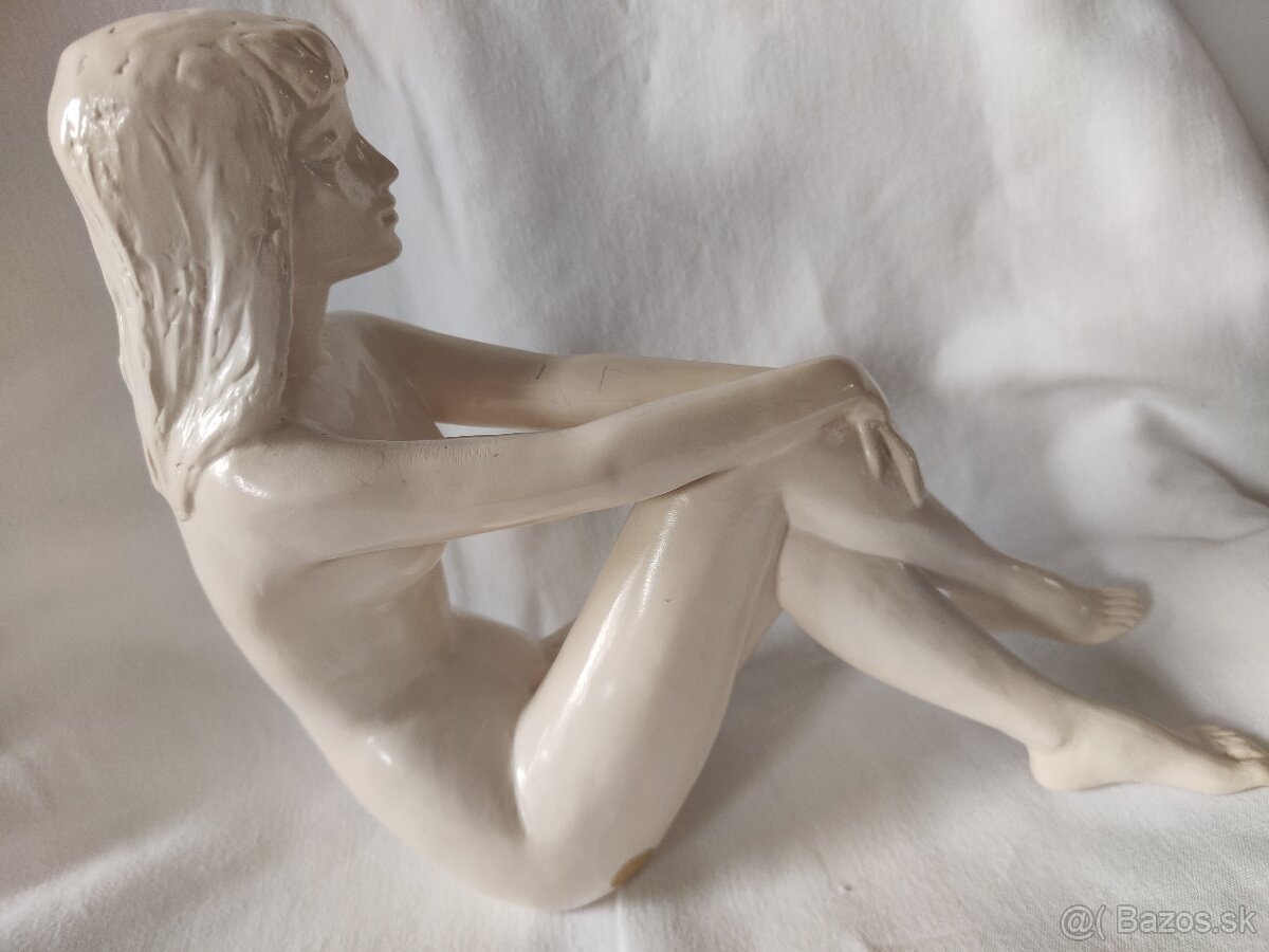 Soška akt Nahá dáma- značeno Jihokera- top stav - 5