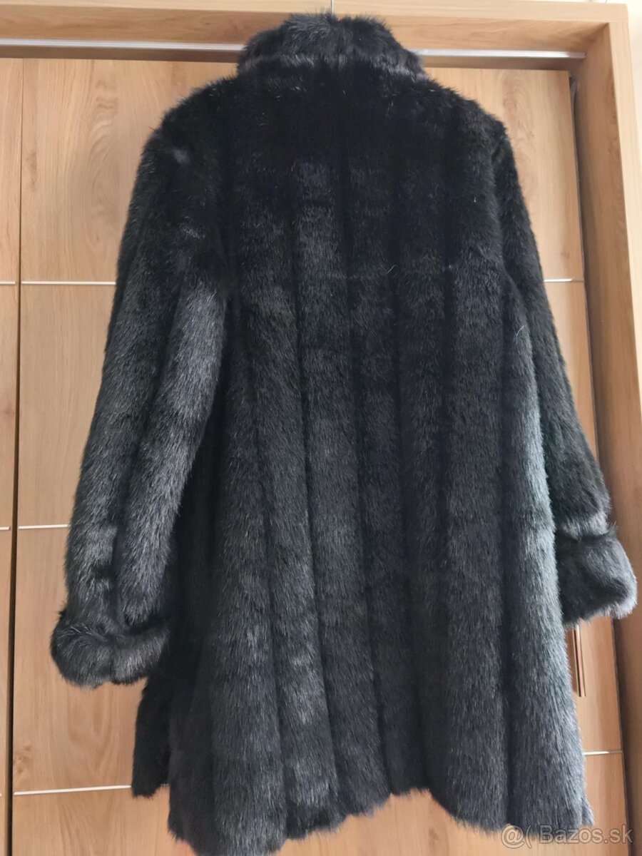 Kara - čierny umelý kožuch - 5