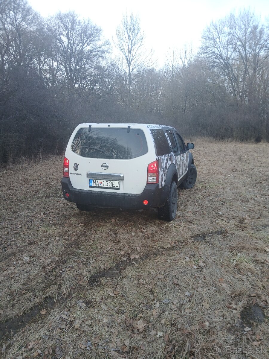 Predám Nissan Pathfinder 2,5 D - 5
