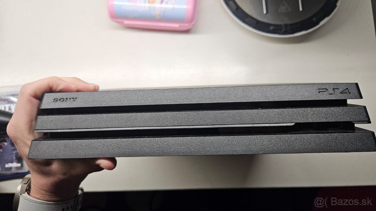 Sony Playstation 4 Pro 1TB + joypad a hra - 5