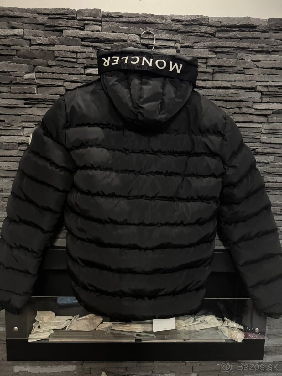 Moncler čierna bunda - 5
