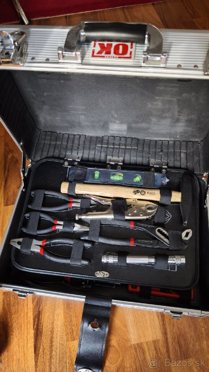 Hliníkový kufor a náradím - 5