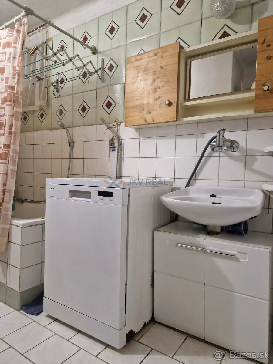 Na predaj 3,5 izbový rodinný dom Veľké Zálužie. - 5