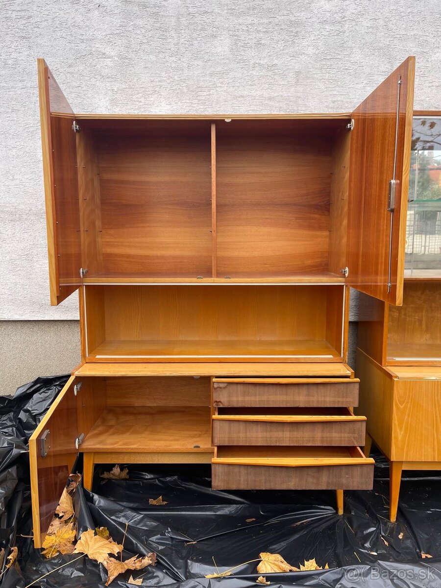 Komoda, Sekretar - 5