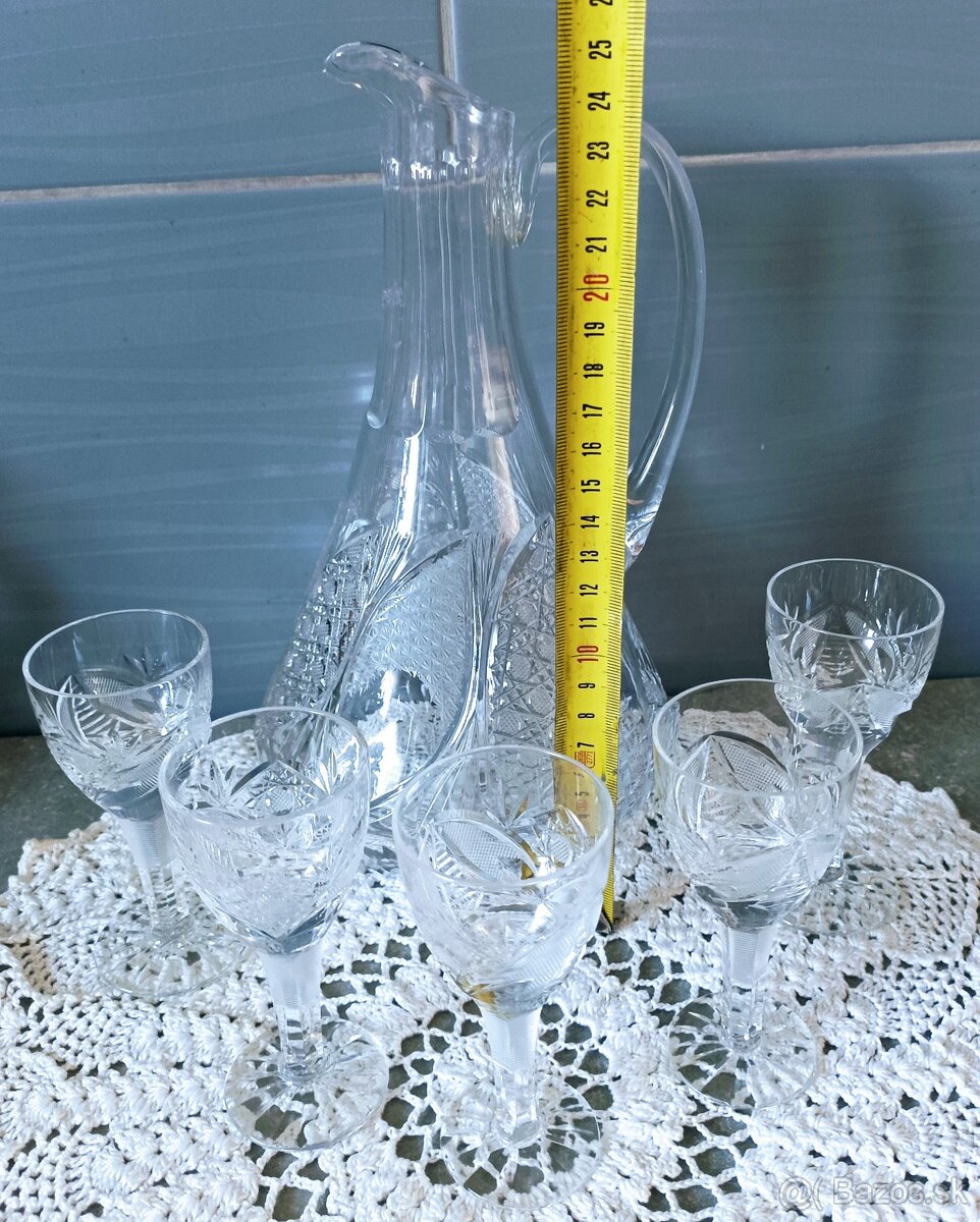 Krištáľové karafy + 4 ks poháre, džbán - 5