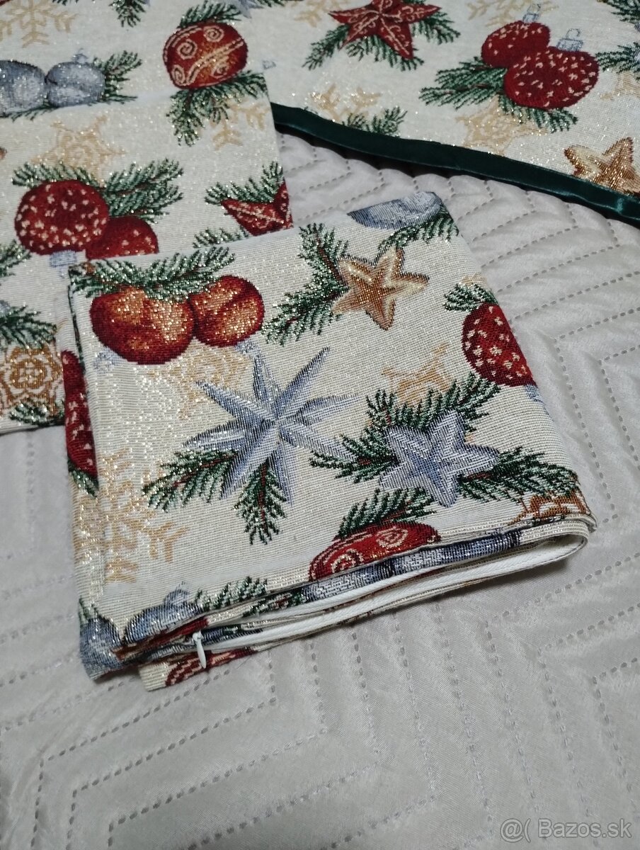 Vianočná súprava gobelínový obrus a dva vankúše - 5