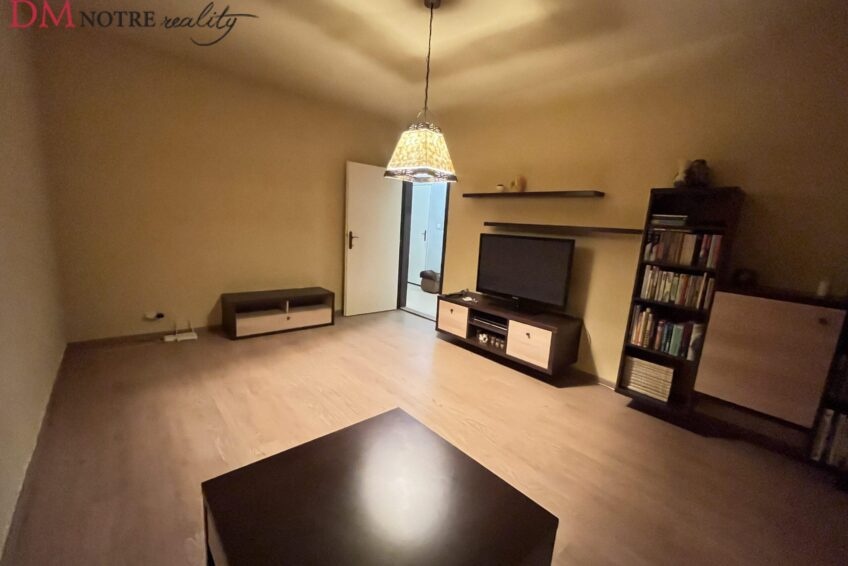 🏡 Trojizbový byt v tichej časti Lučenca s loggiou - 5