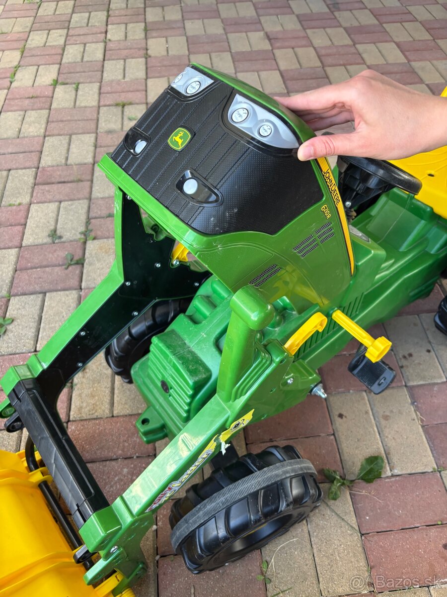 Traktor na pedalovanie - 5