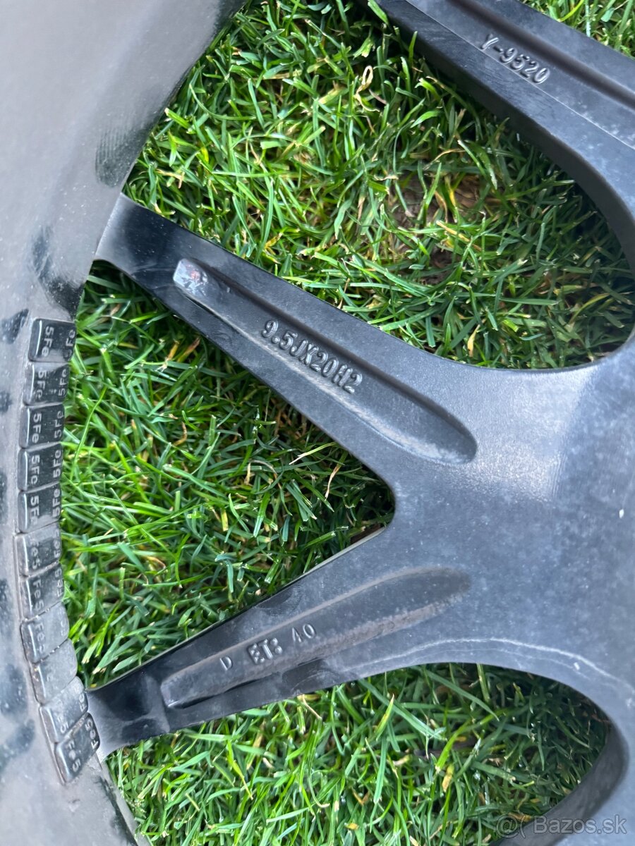 BMW X4 celá sada original Alu disky a zimné pneu - 5