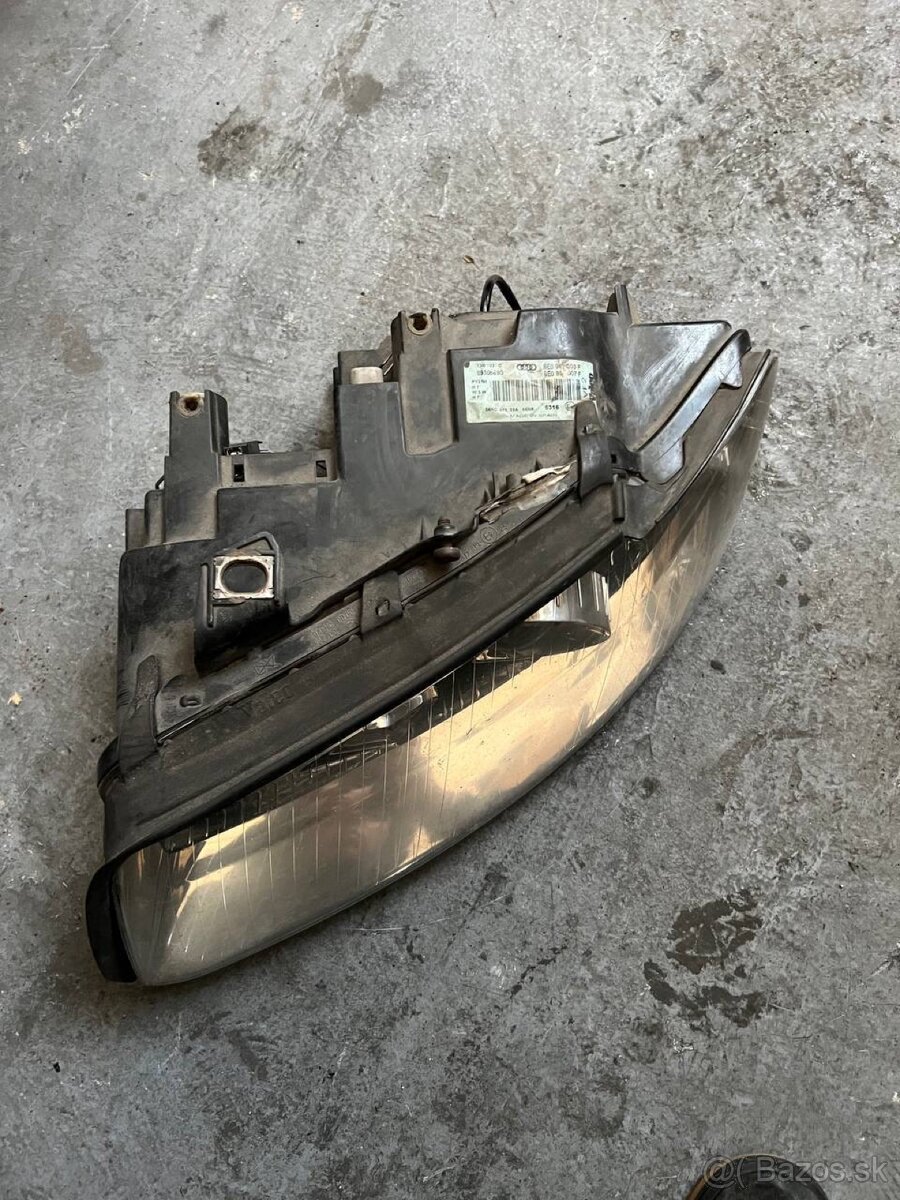 Predné svetla Audi A4 B6 - 5