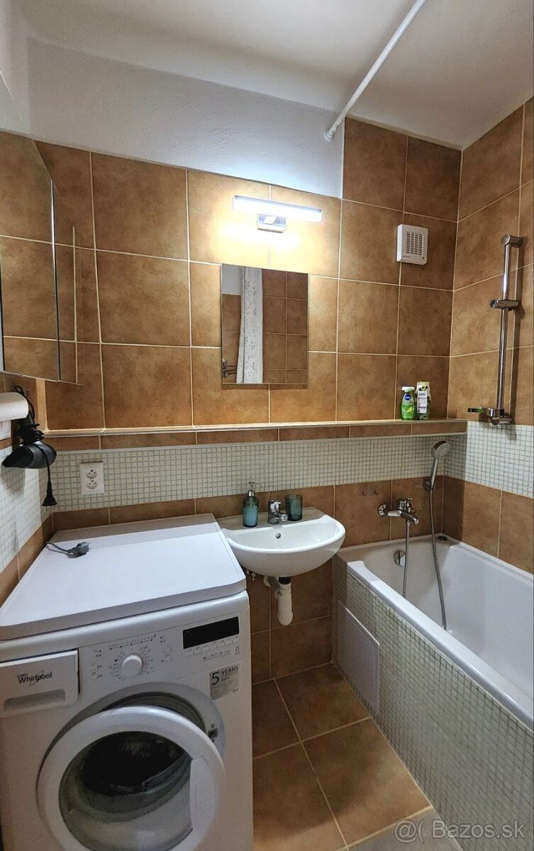 Priestranný 4-izbový byt s loggiou a krásnym výhľadom - 5