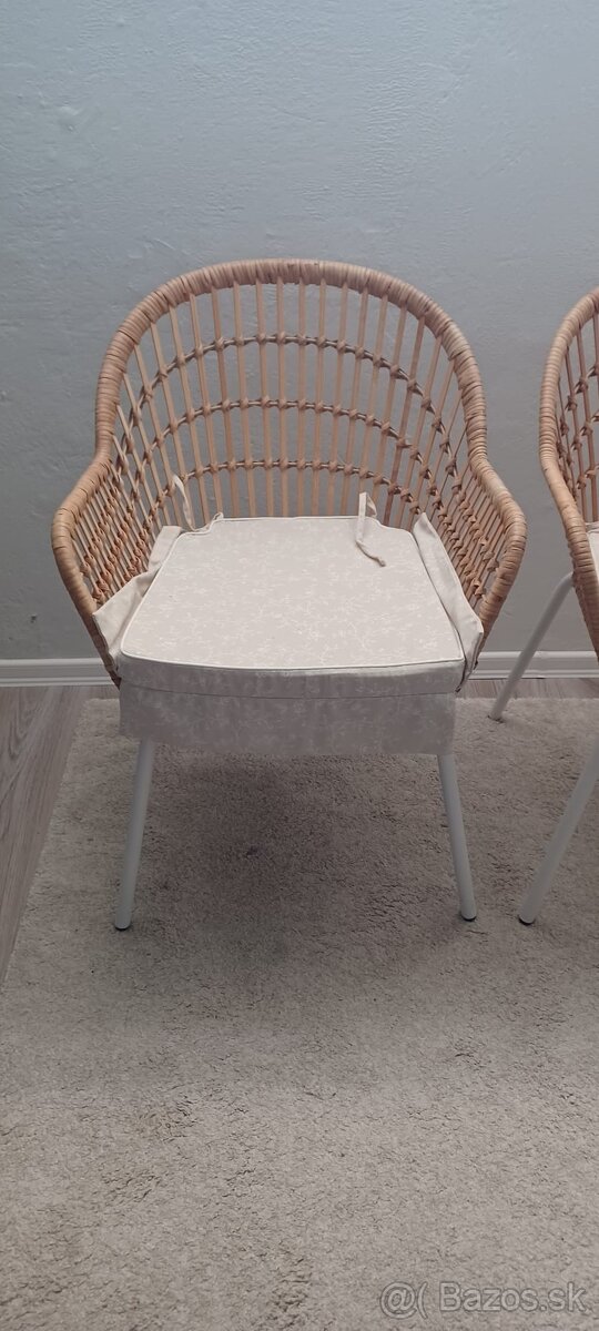Predám stoličky do interiéru aj exteriéru Cena spolu za obid - 5