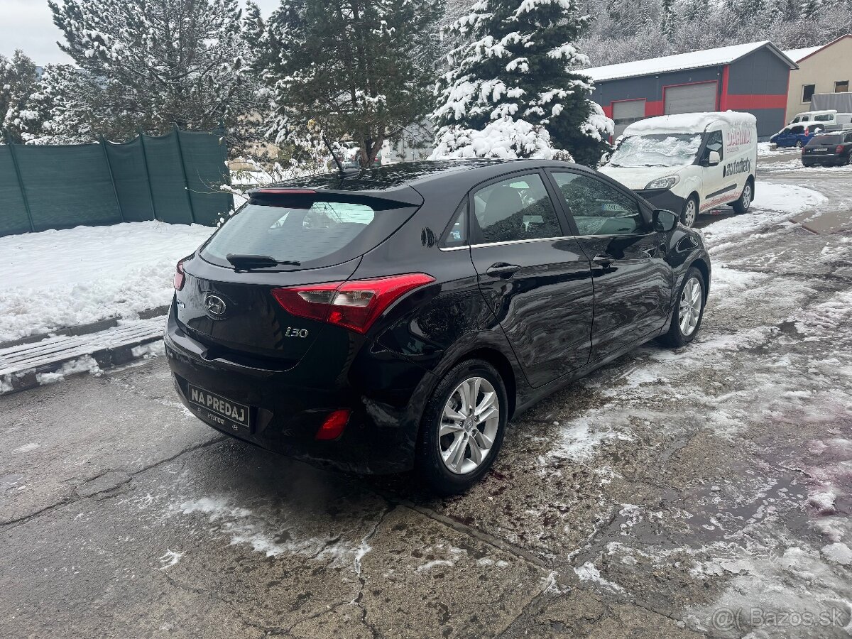 Predám Hyundai i30 1.4 i len 113000 km rv: 2014/7 - 5