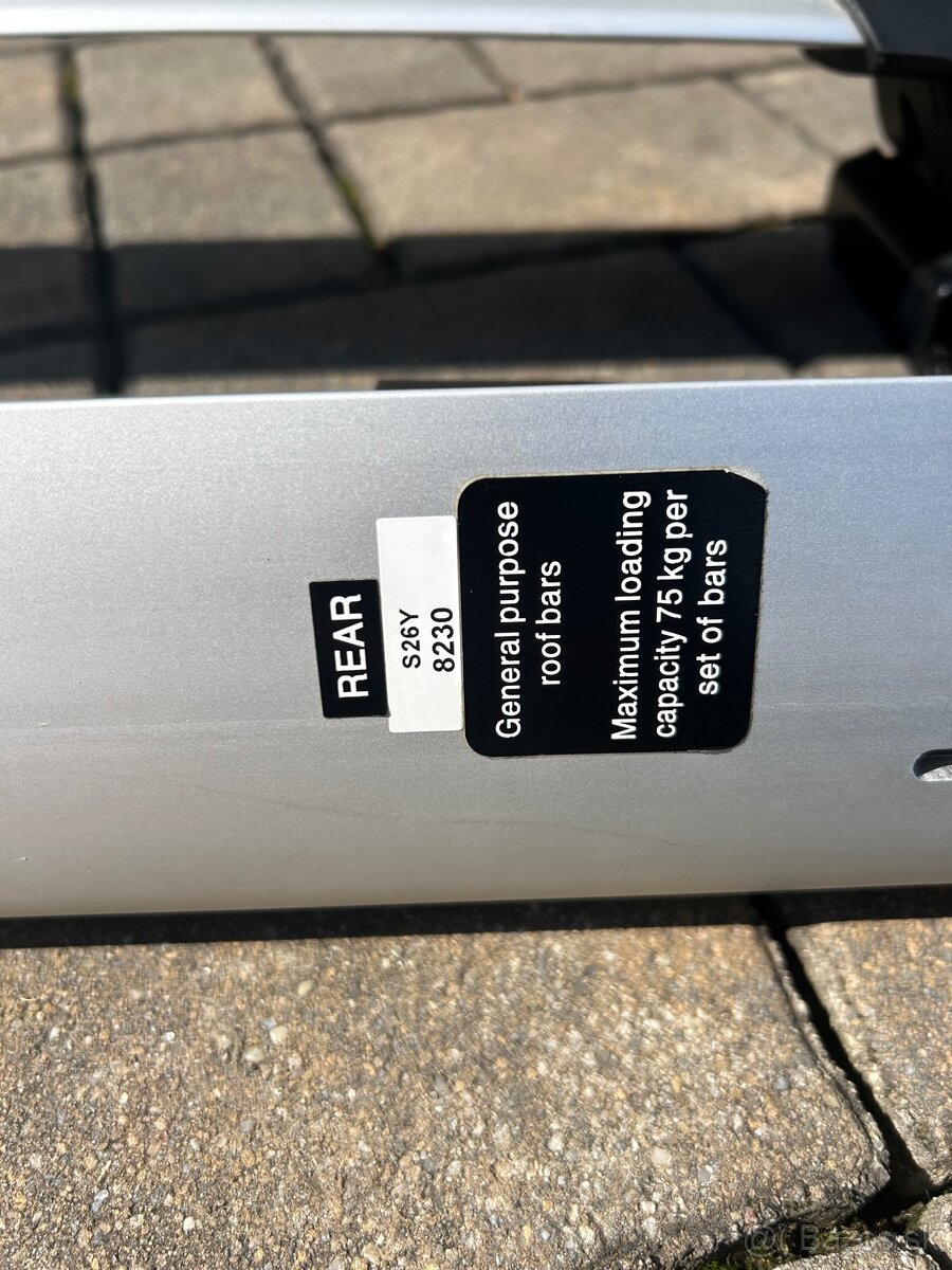 Strešný nosič Yakima + Thule na 4 Lyže - 5