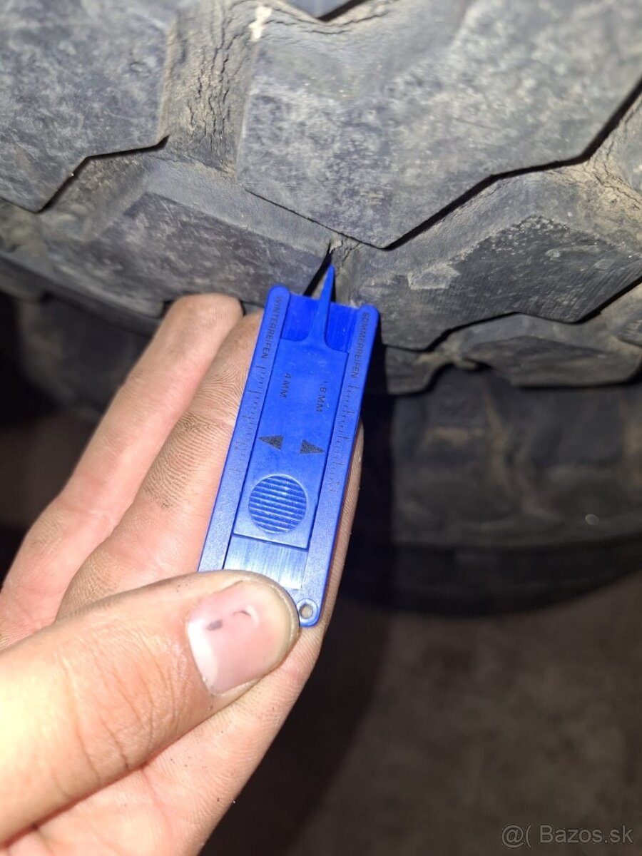 LR DEFENDER BF GOODRICH 235 85 R16 ALL TERRAIN