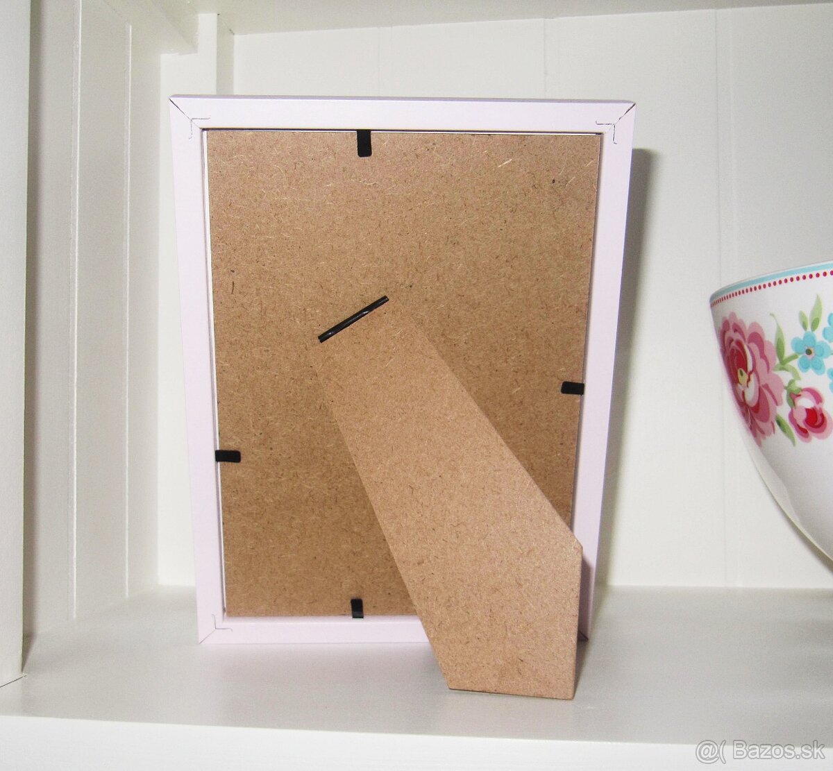 Rámik dievčatko, Domov - 5