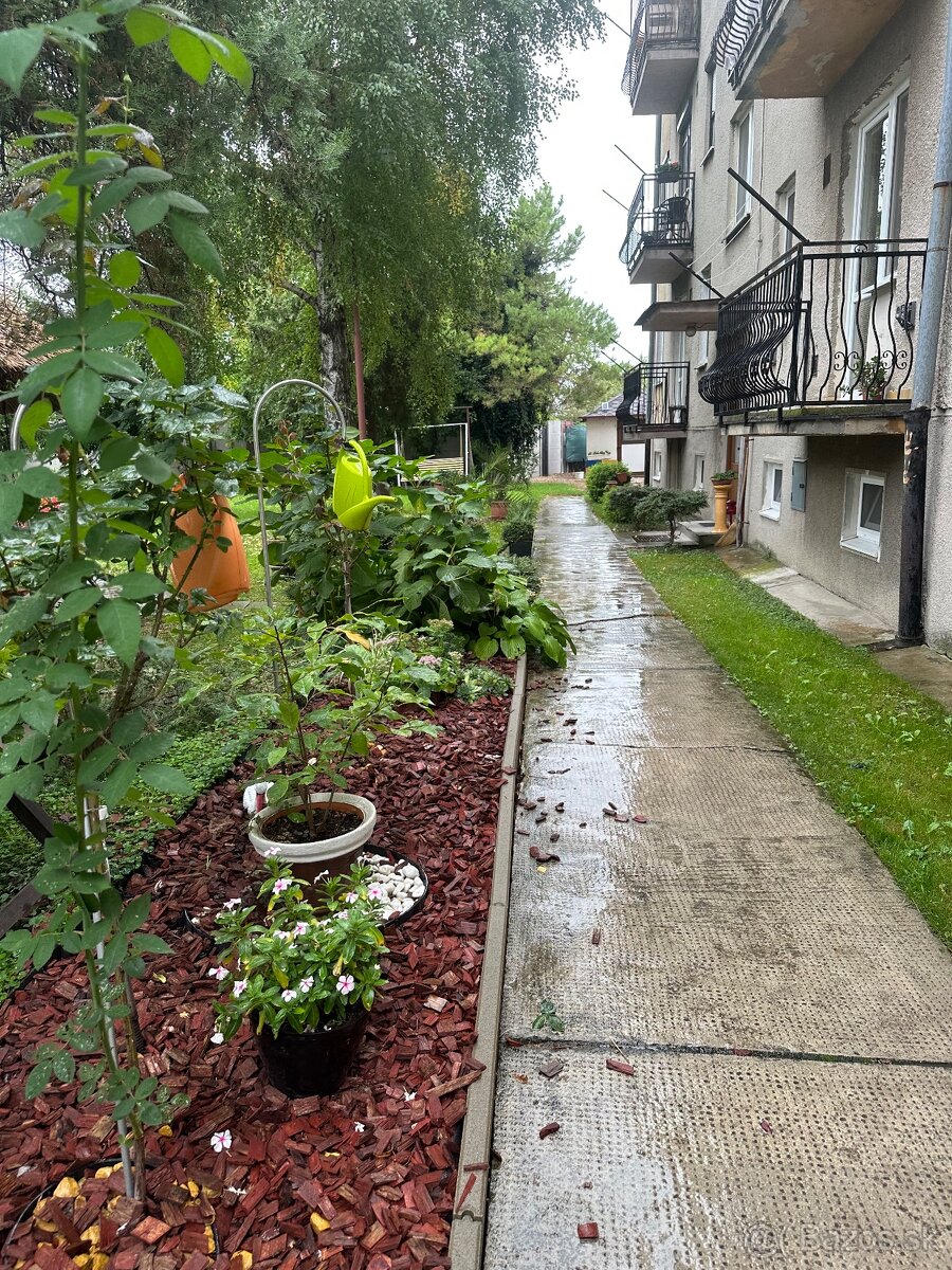 Ponúkam Vám na predaj 3 izbový byt s balkónom s garážou a so - 5