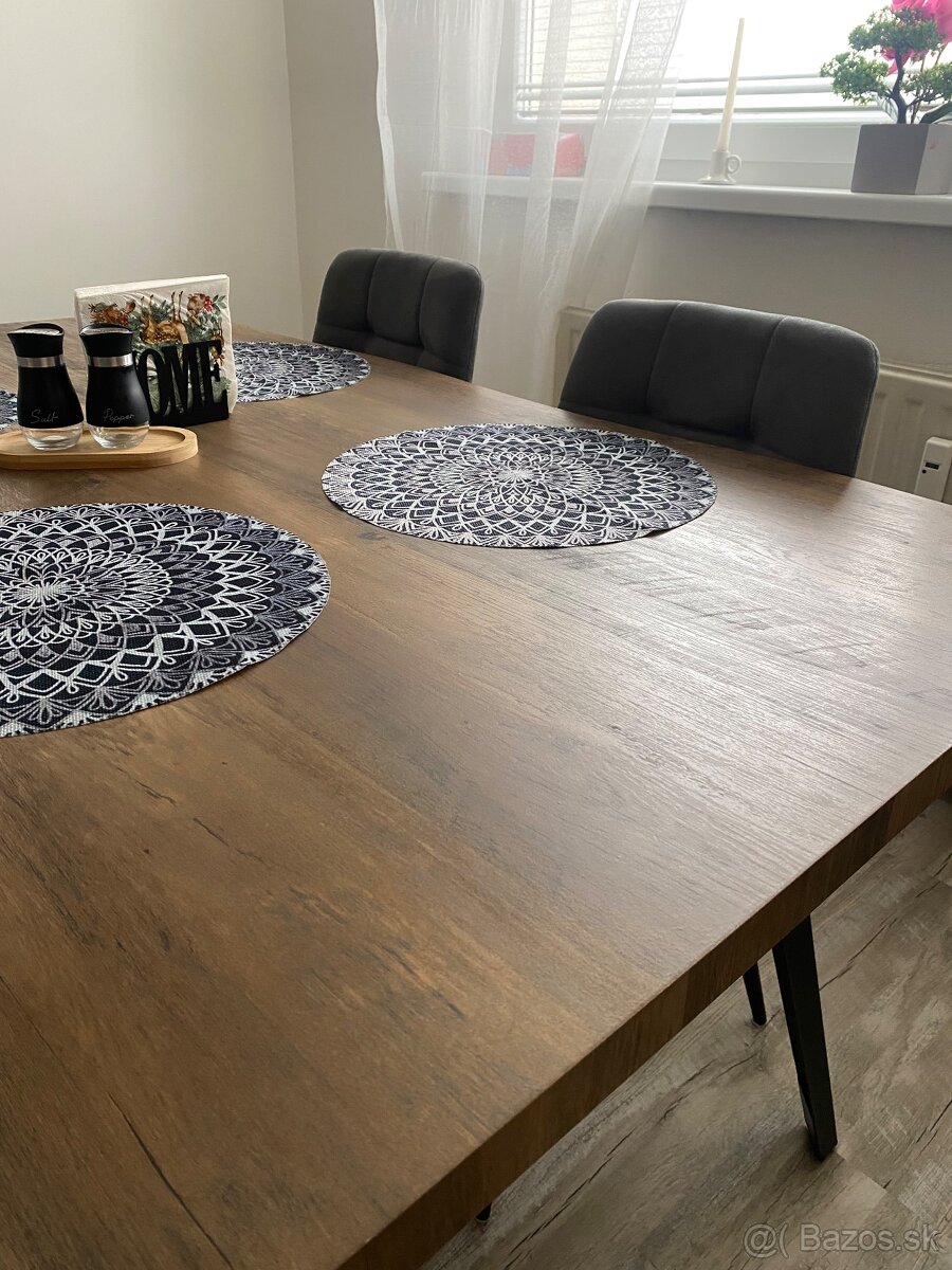 Jedálenský stôl - 5