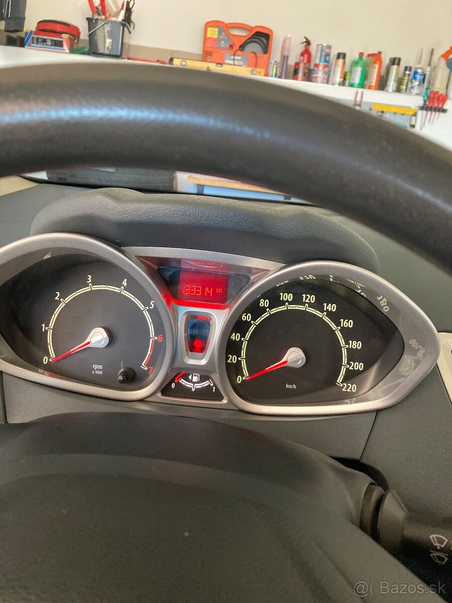 Predám Ford fiesta 1. 25 benzín - 5