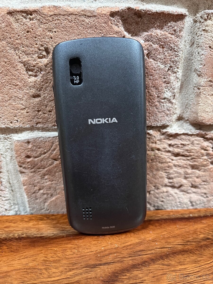 Nokia 300 - dotykova a tlačiítková - 5
