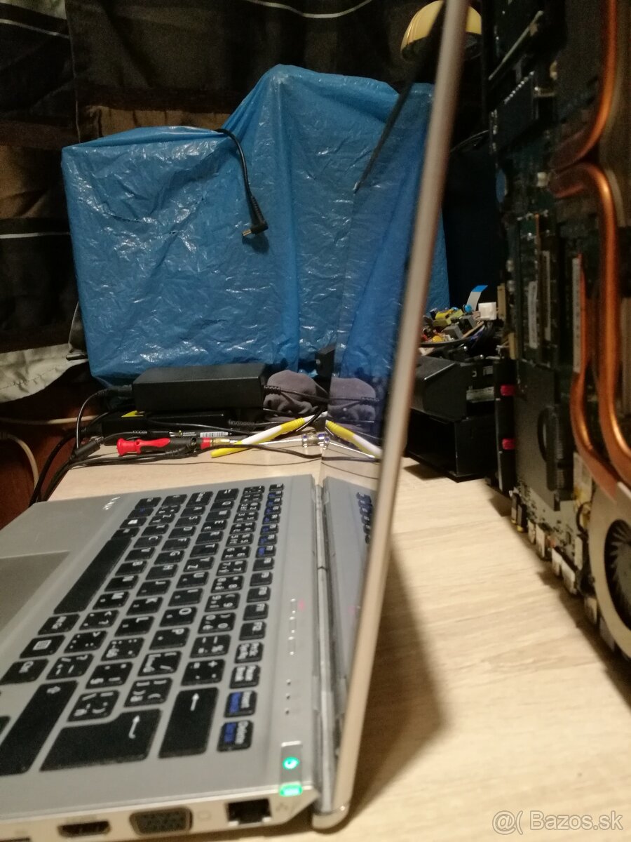 Sony. 13,3“. Dotyková obrazovka. - 5