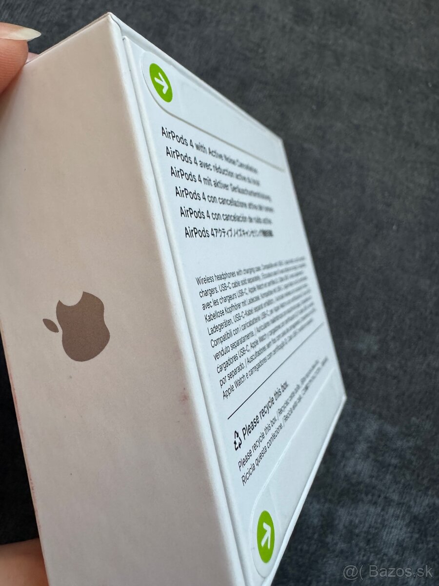 Sluchatka AirPods 4 - 5