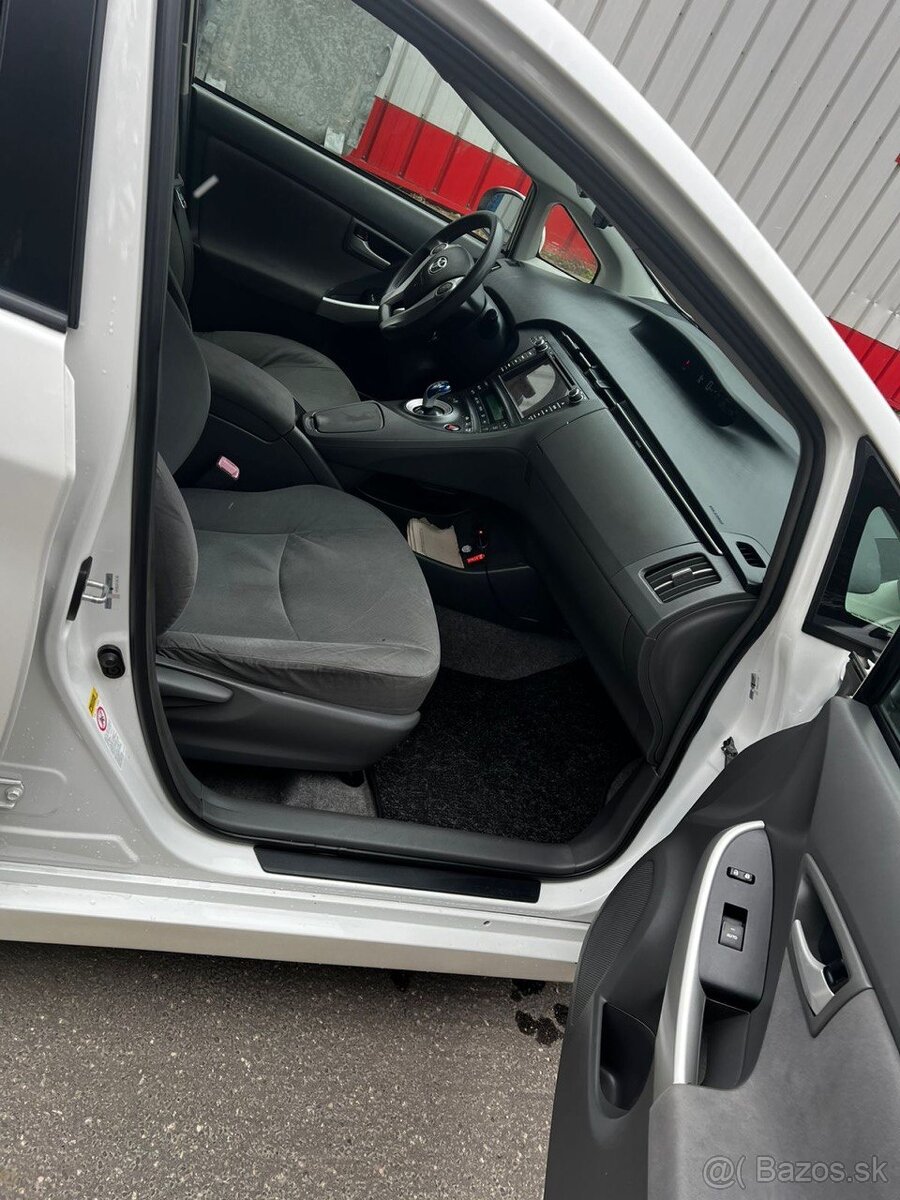 Toyota prius hybrid (2010) - 5