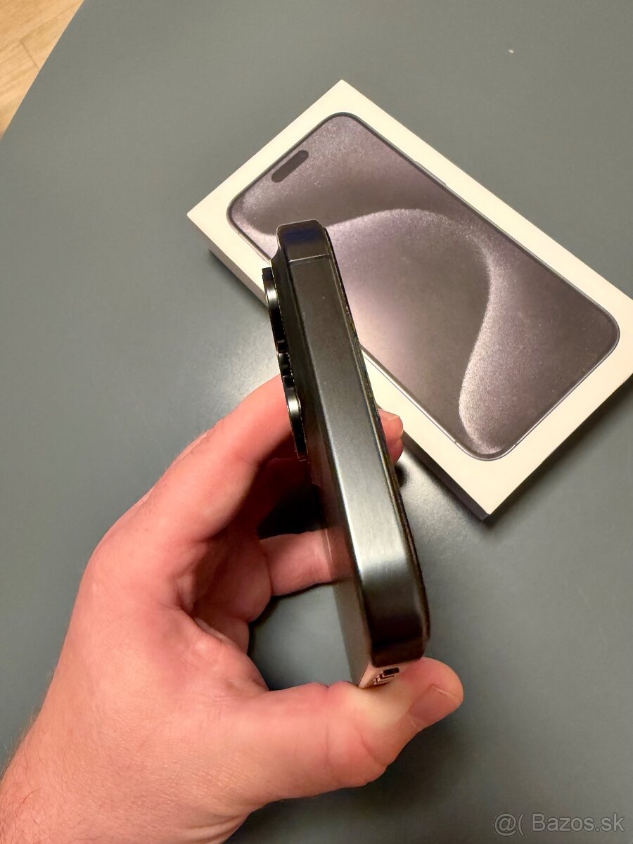 Predám iPhone 15 Pro Max, Black Titanium 256GB - 5