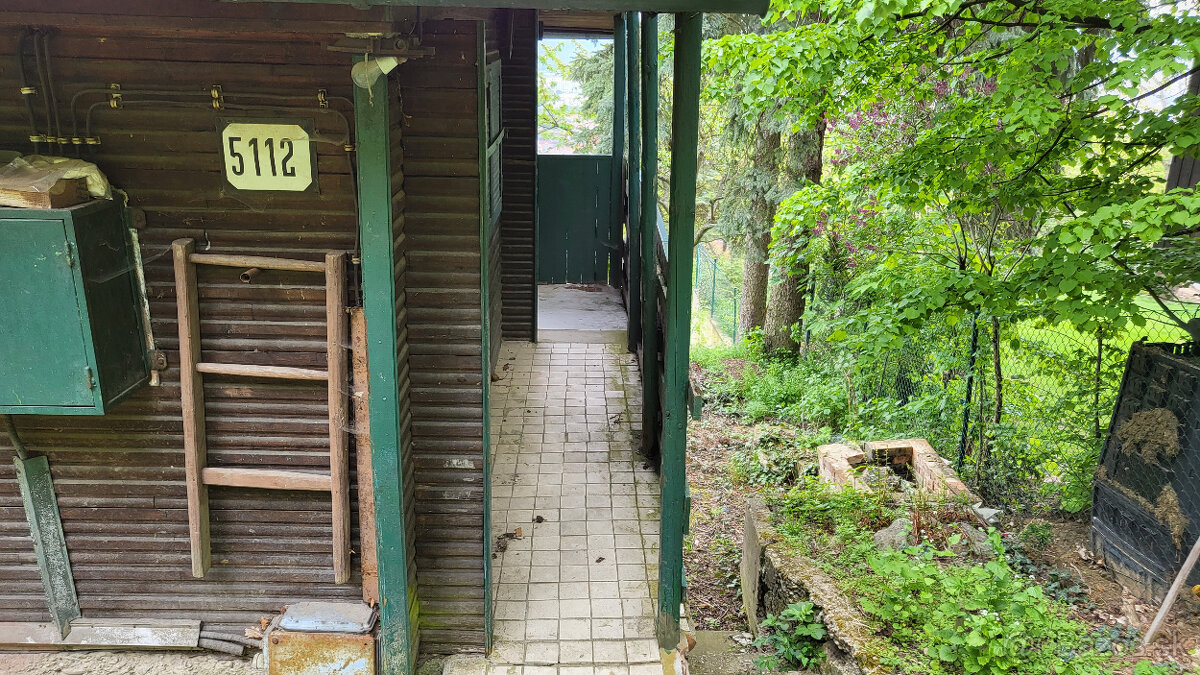 Záhrada s chatkou v Dúbravke Plocha 423 m² - 5