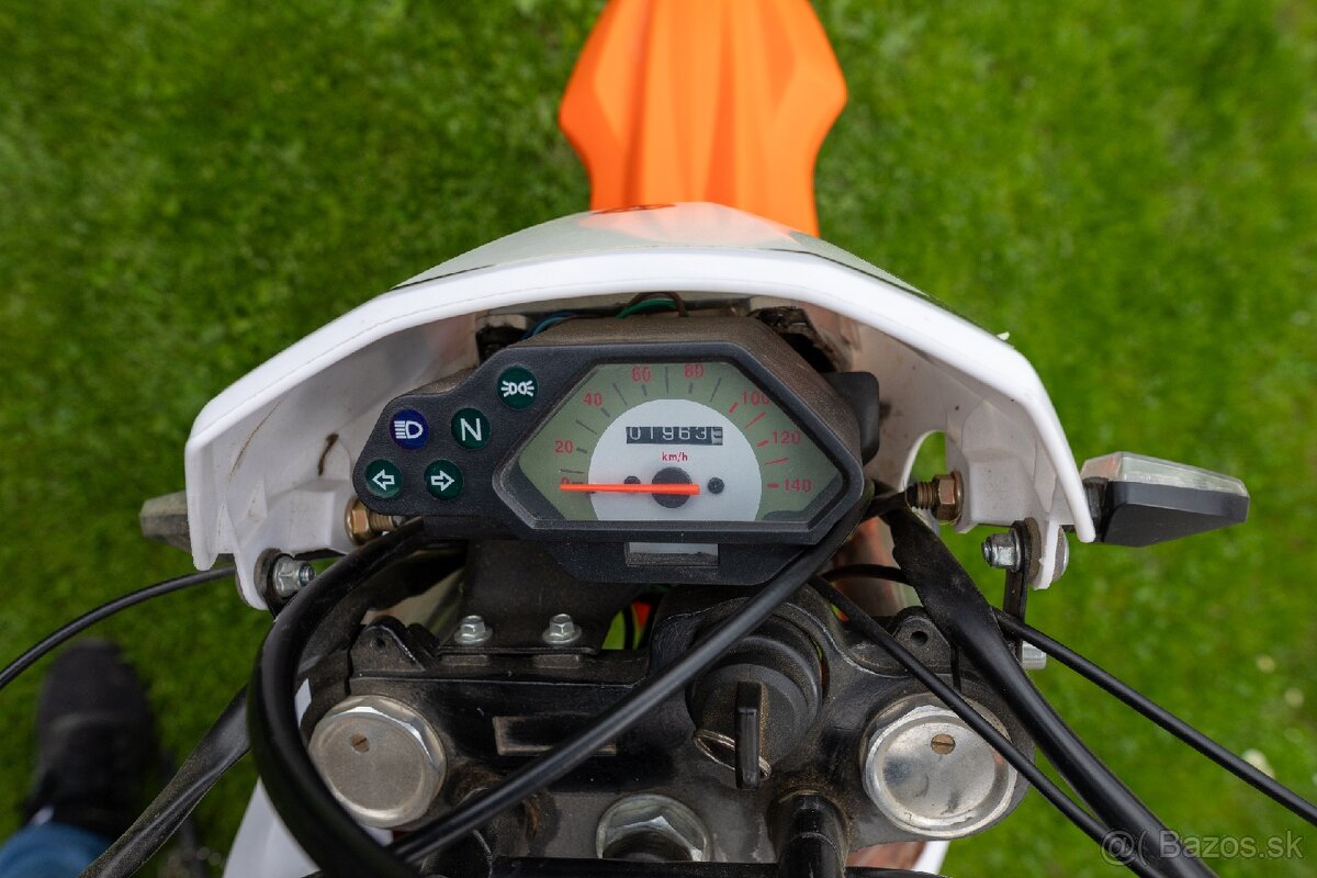 Motorka Defender 250