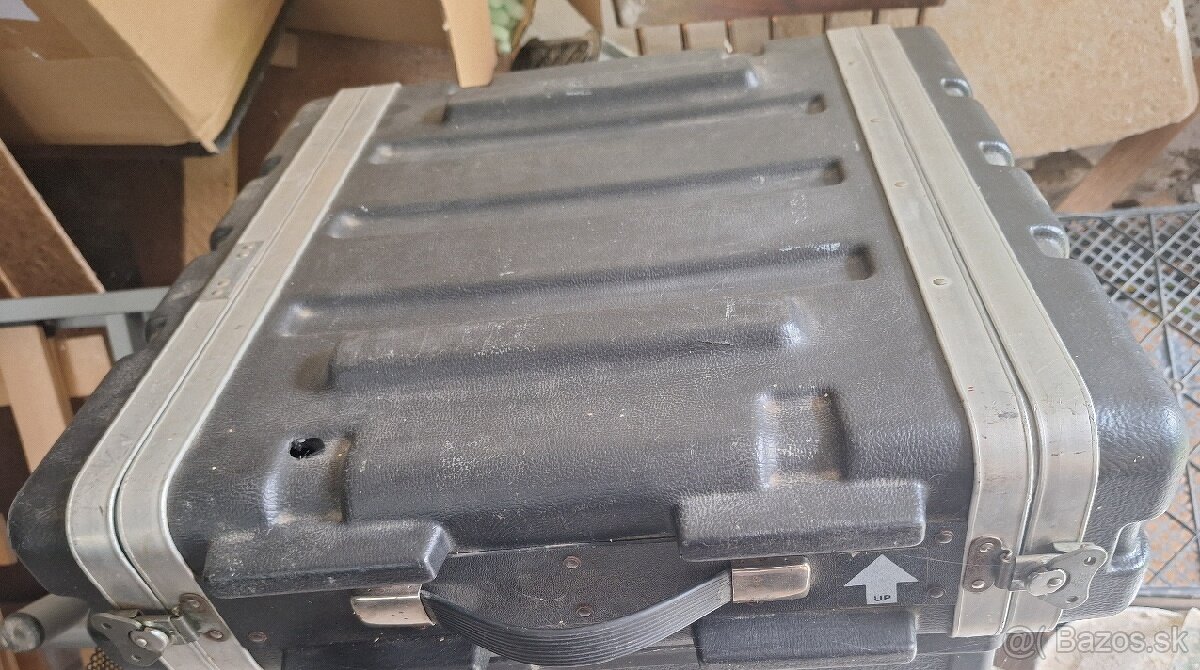 Predam Stereo výkonový zosilňovač QSC GX5
+ case
- 5