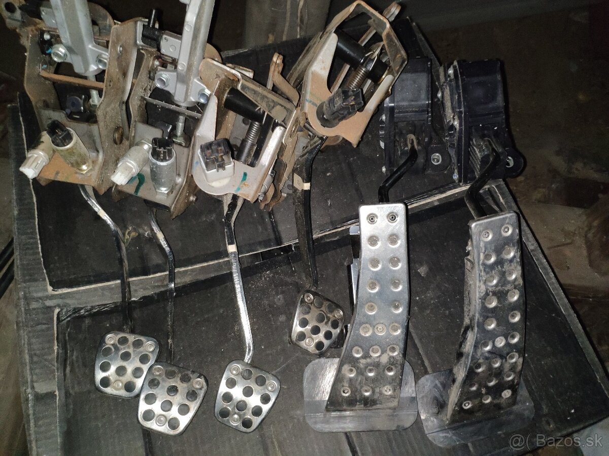 Rozpredam civic 2009 1,8vtec - 5