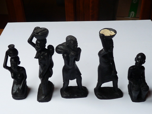 africké ľudové umenie – artefakty z pálenej hliny a rohoviny - 5