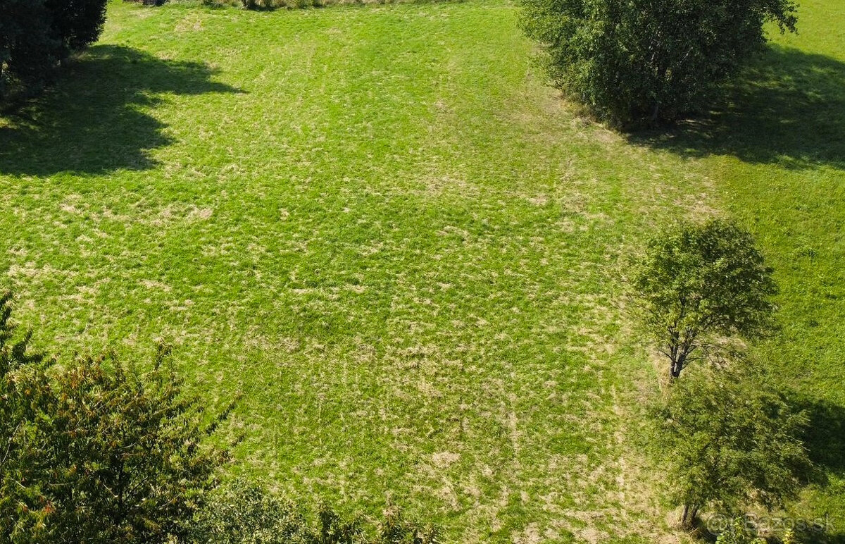 Stavebný pozemok v obci Sklené okres TR - 5