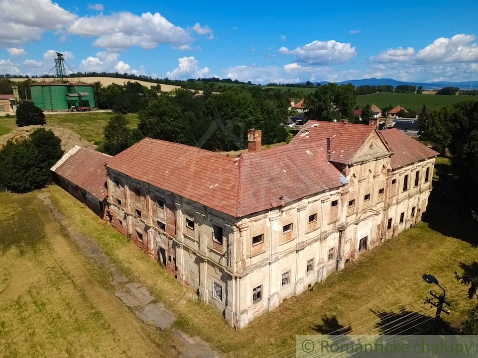 Kaštieľ plný histórie a krásy baroka v prostredí lipovej a - 5
