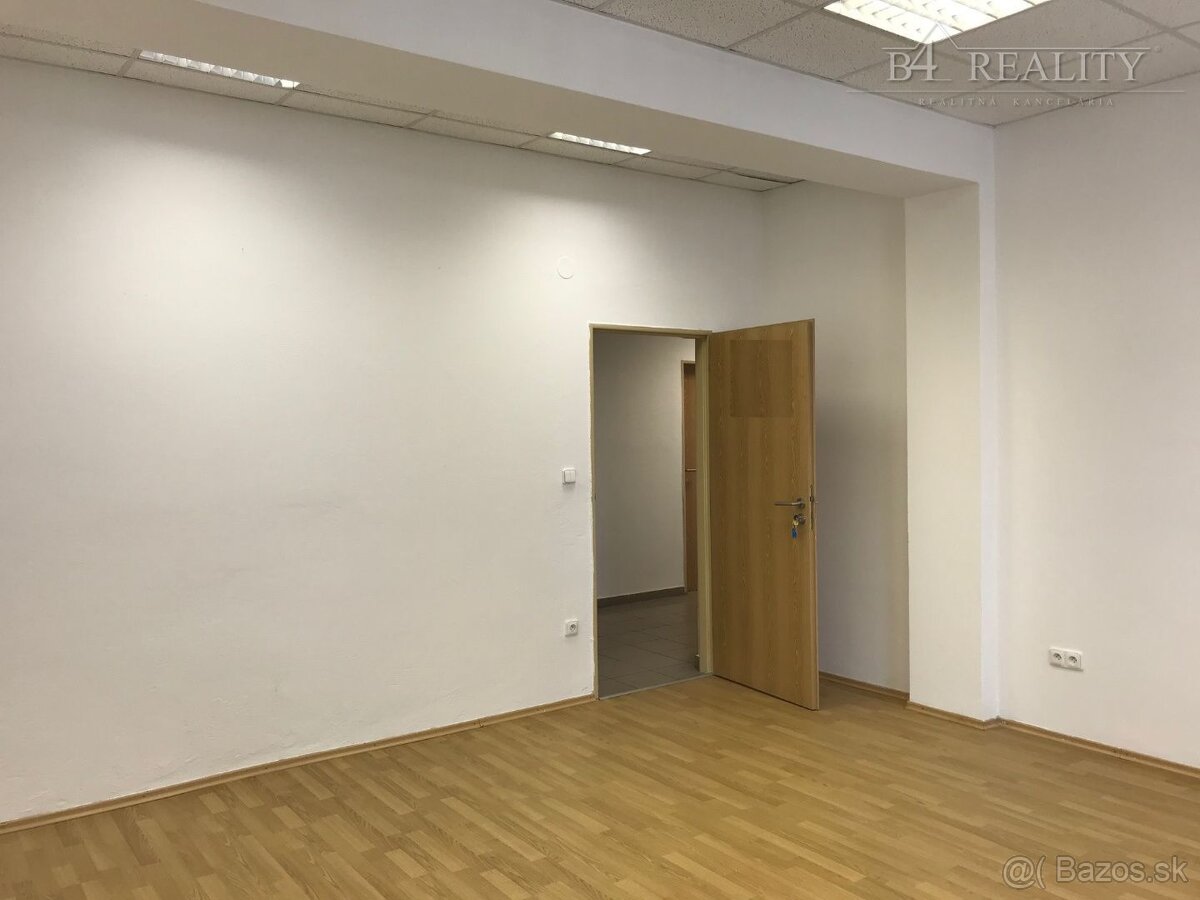 Kancelária na prenájom, 25 m2, Trenčín, ul. Gen. M.R.Štefáni - 5