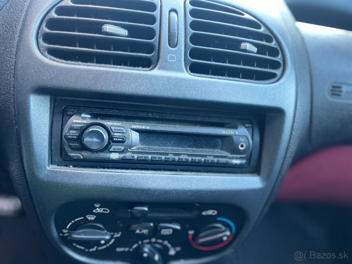 Peugeot 206 1,4 KFW r.v.2008 - 5