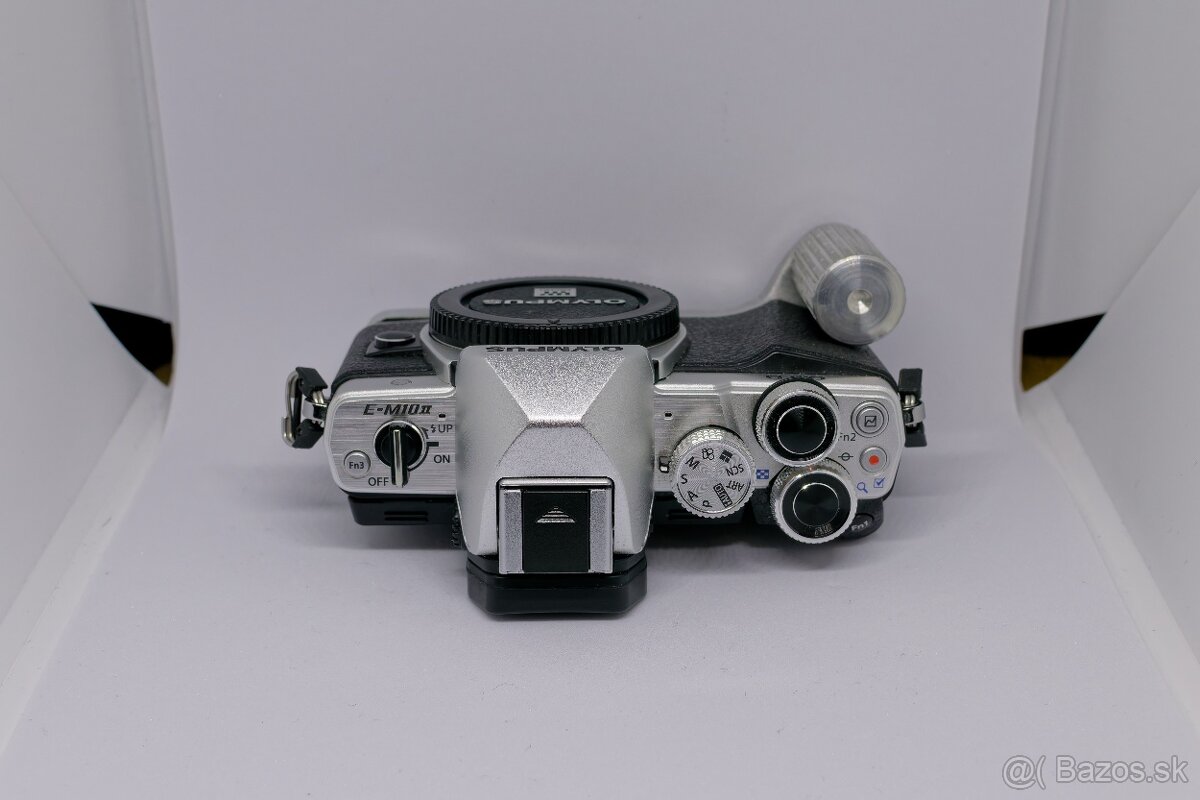 Prídavný grip olympus omd em10 mark II - 5