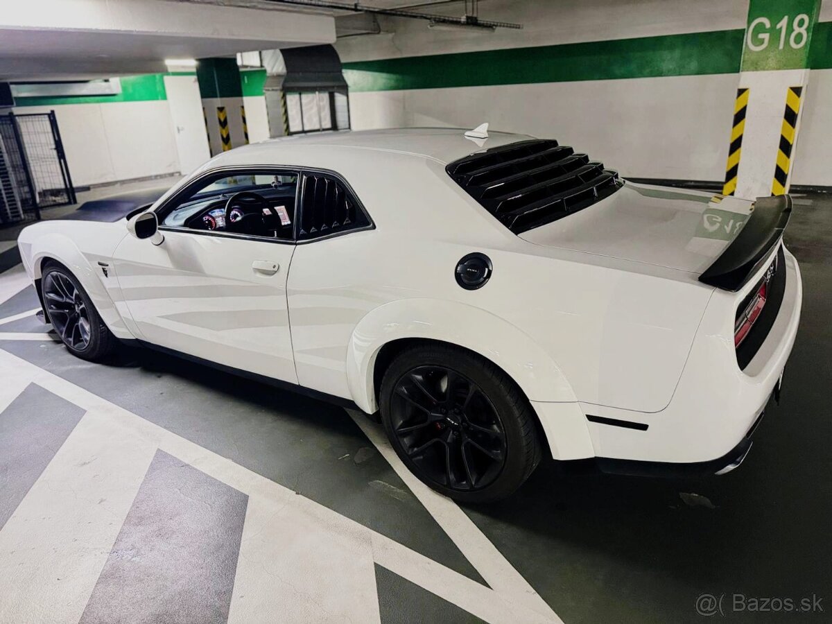 Dodge Challenger - 5