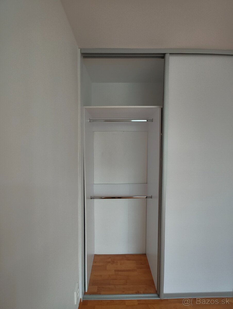 Predám vstavanú skriňu - 5