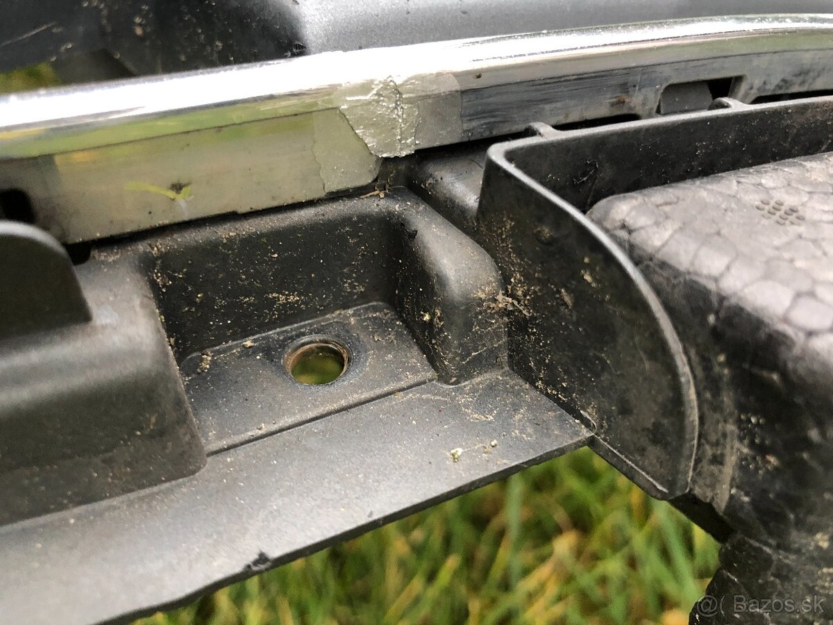 Maska audi a5 07-11 8T0 mrizka do narazniku znakk - 5