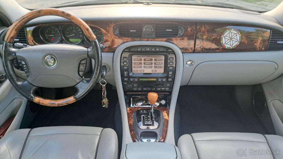 Jaguár XJ8 Long verzia - 5