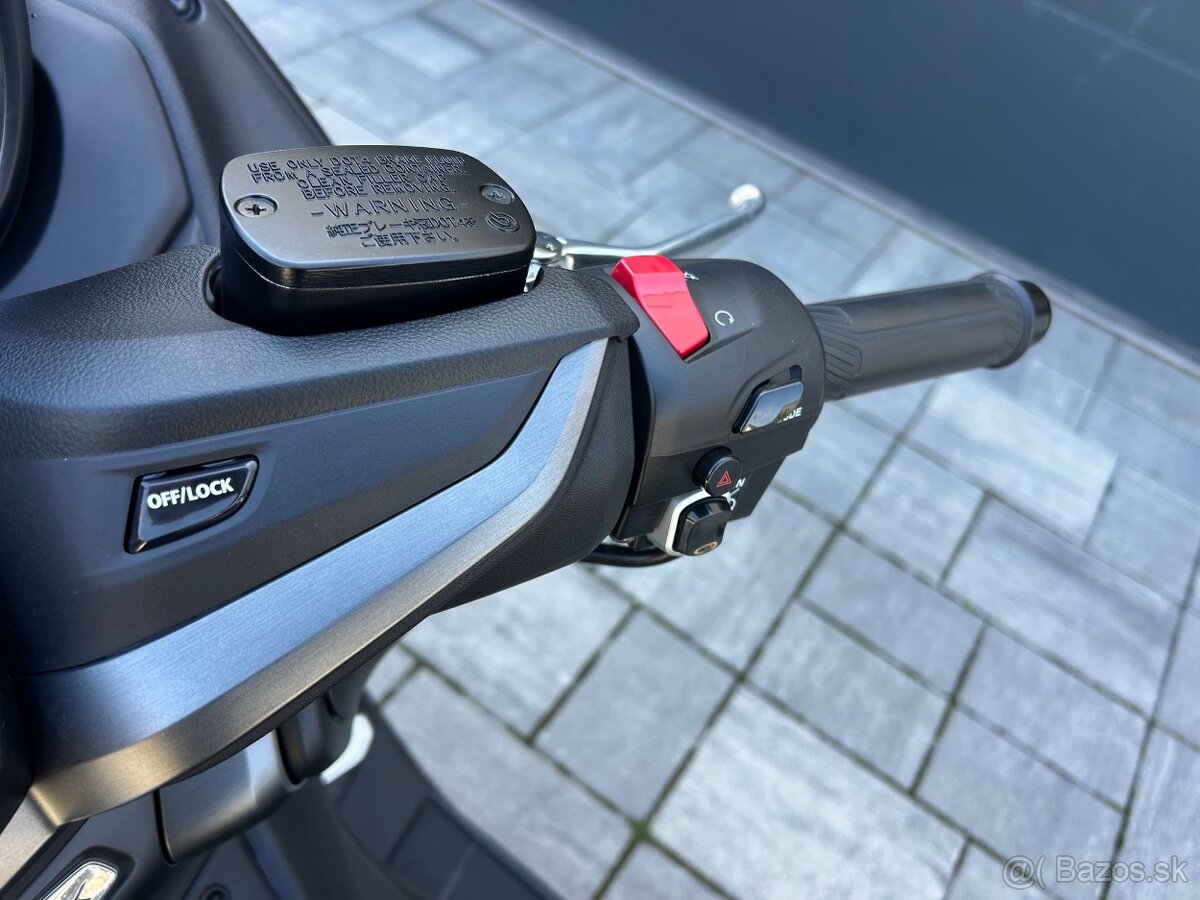 Yamaha T-Max 560 tech - 5