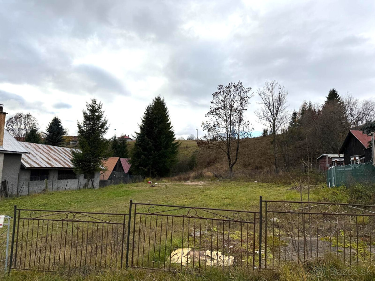 Stavebný, rovinatý pozemok na predaj Šumiac s IS 940m2 - 5