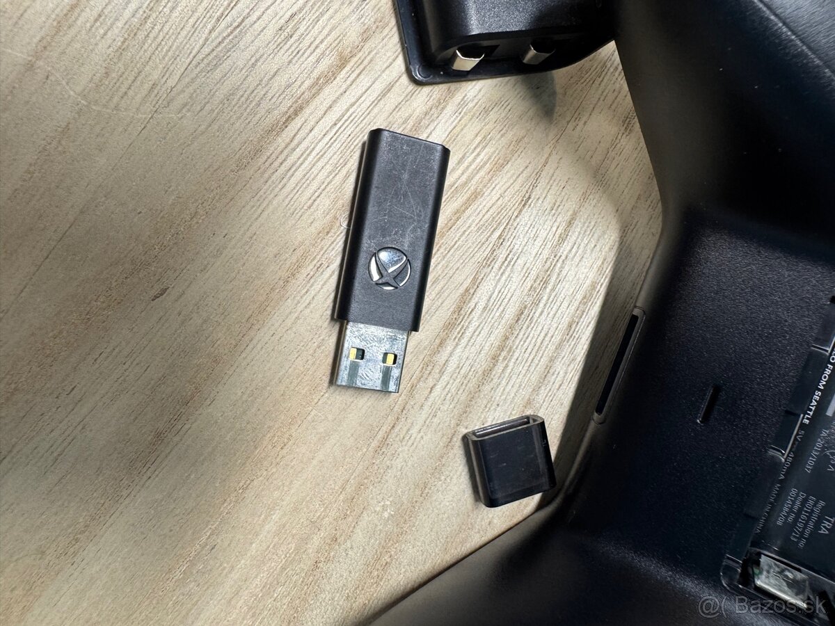 Xbox One Controller black + Battery Pack + USB dongle pre PC - 5