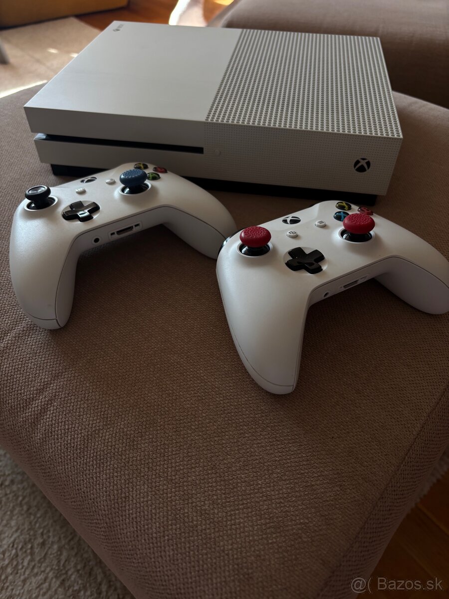 Xbox one s + 2x ovládač + 4x hry - 5