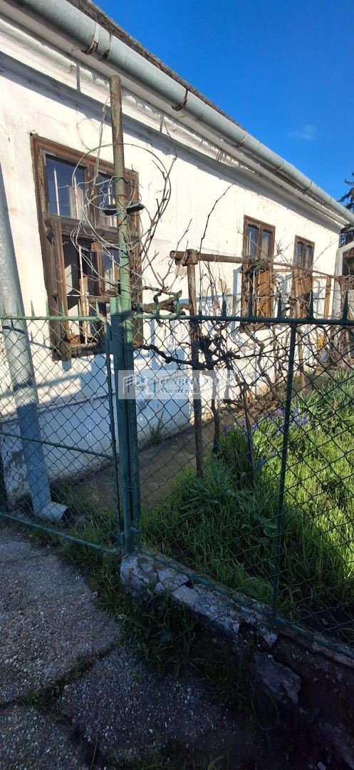 ZNÍŽENÁ CENA Ponúkame na predaj 100 ročný sedliacky dom v T - 5